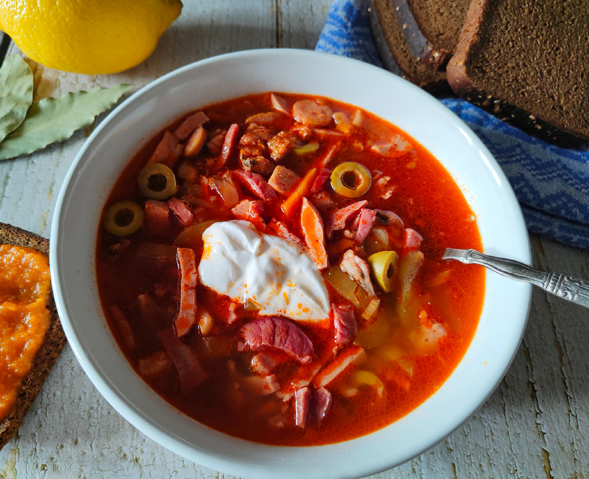 Сборная мясная солянка: вкусно и легко