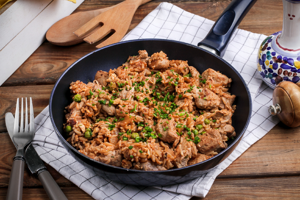 Секреты идеального барбекю: свинина с рисом в дружеском исполнении