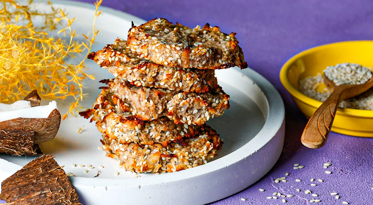 Печенье без муки и сахара: бананово-кокосовое лакомство с кунжутом