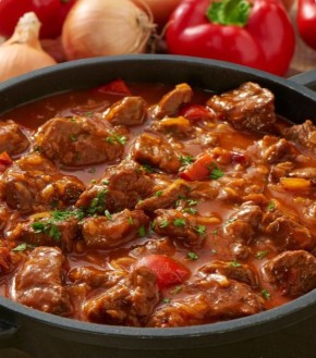 Гуляш по-домашнему: ностальгия вкусом