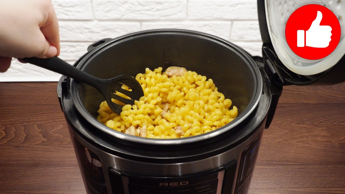 Вкусное решение для обеда: макароны с курочкой в мультиварке