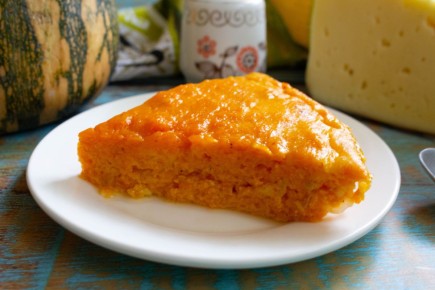 Яркая осенняя запеканка из тыквы с сыром и луком