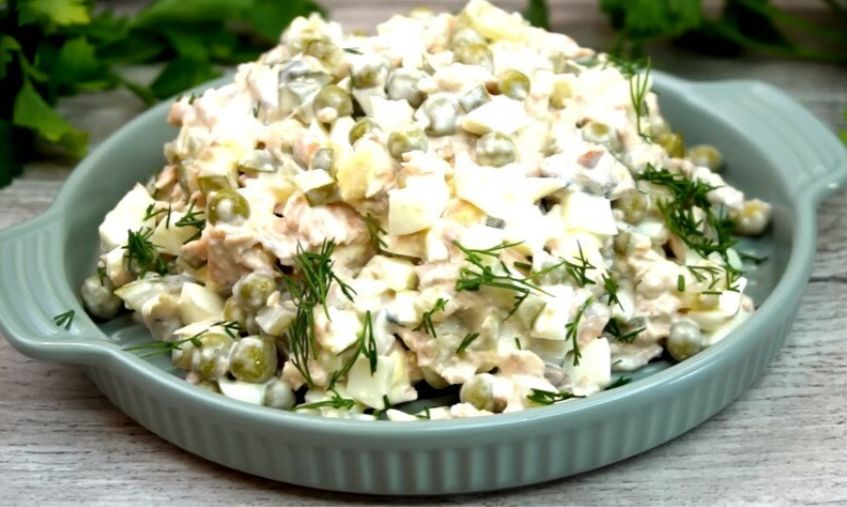Погружение в ностальгию: простой салат с горбушей и огурцами