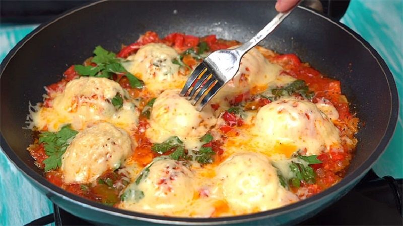 Яйца по-турецки: неожиданный завтрак, который станет звездой утреннего стола