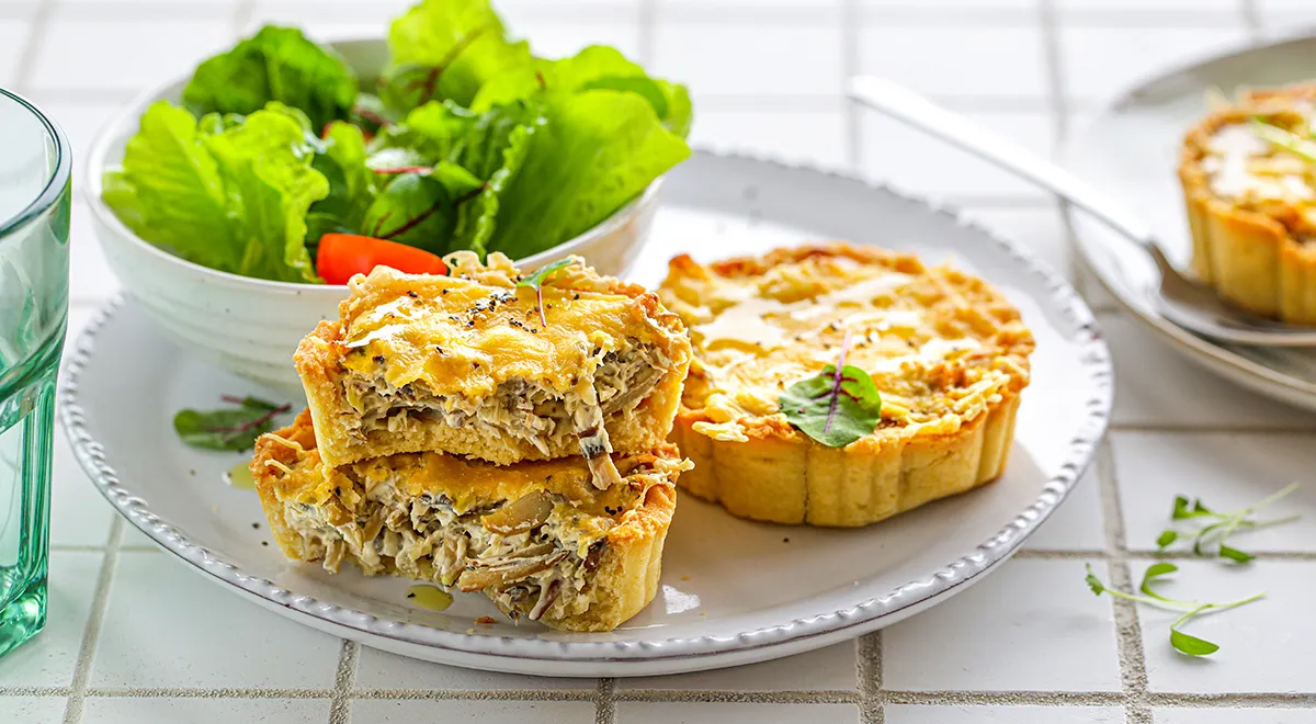 Неотразимый жюльен в тарталетках: идеальная закуска для любого стола