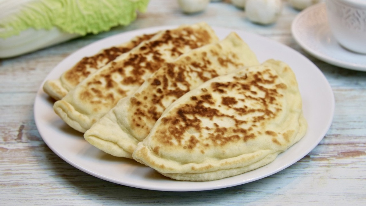 Вкусные лепешки с мясом и сливочным соусом, которые покорят ваши сердца