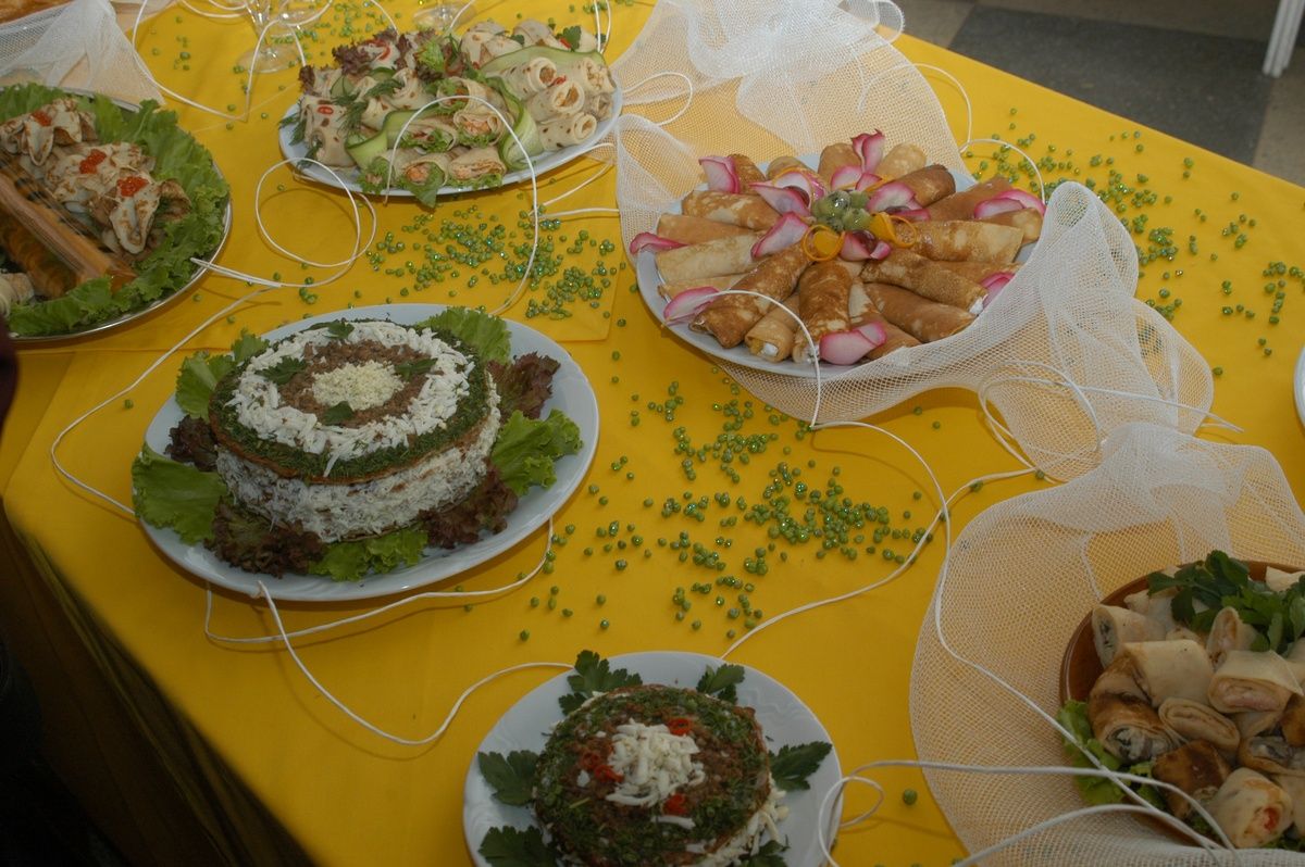 Как избежать отравления «прошлогодним» салатом в праздничные дни