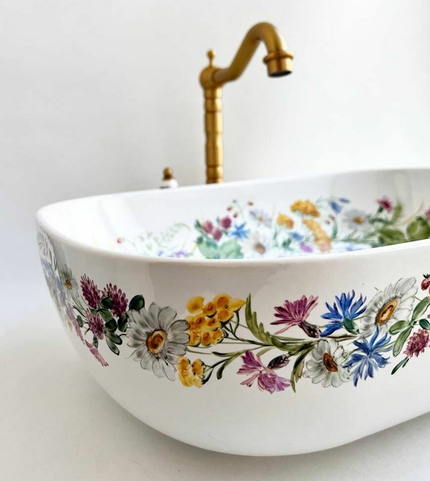 Новые шедевры: Раковины, расписанные цветами