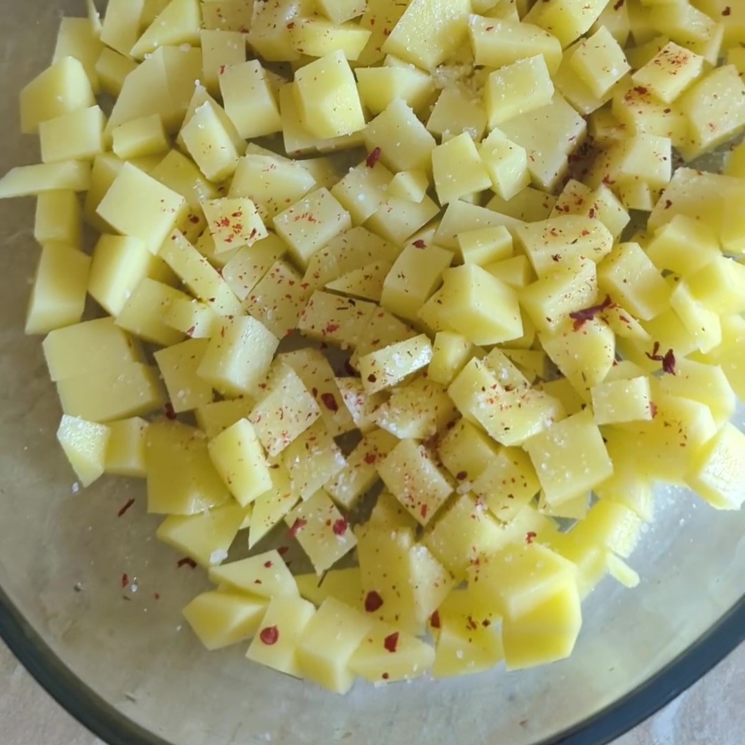 Простой и вкусный ужин: запеканка из свинины и картофеля в духовке