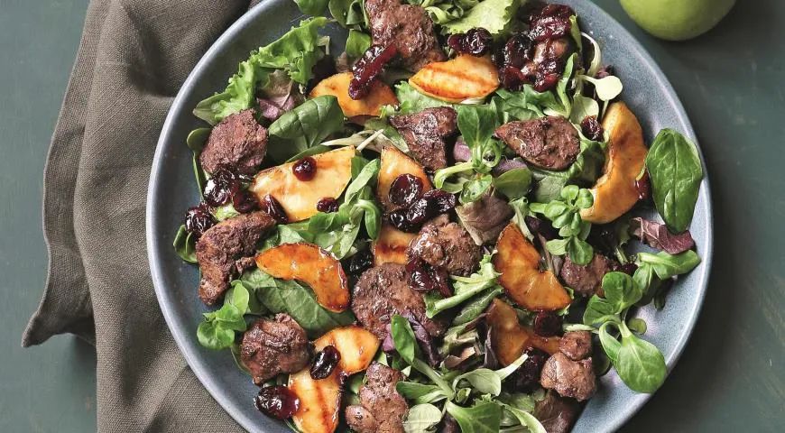 Тёплый салат с куриной печенью и яблоком: идеальное сочетание вкуса и здоровья