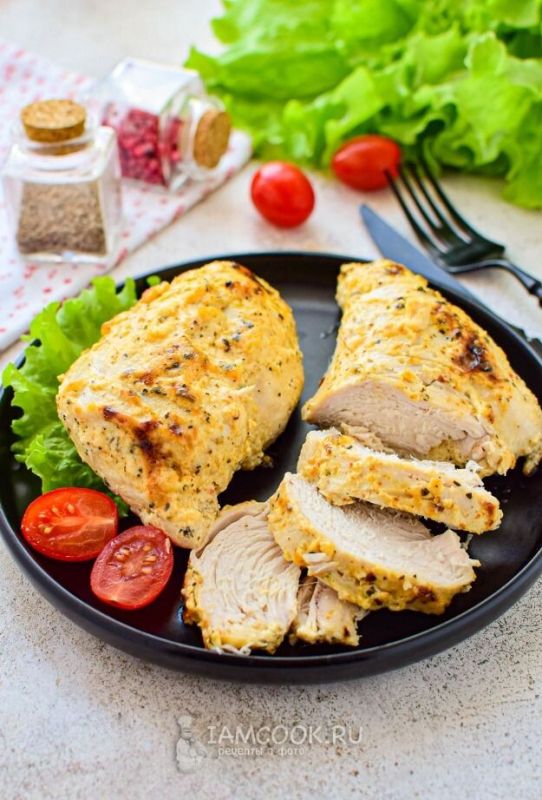 Три ингредиента и минимум времени: идеальное куриное филе в духовке