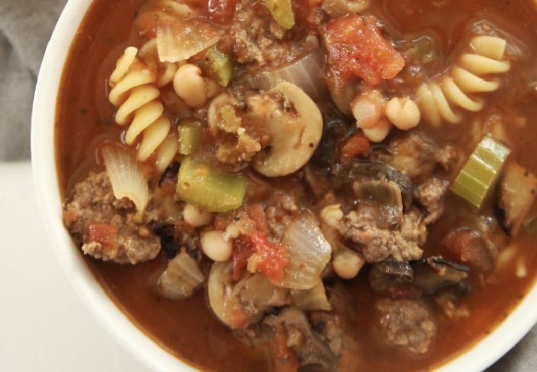 Сытный минестроне: как приготовить вкусный суп из остатков