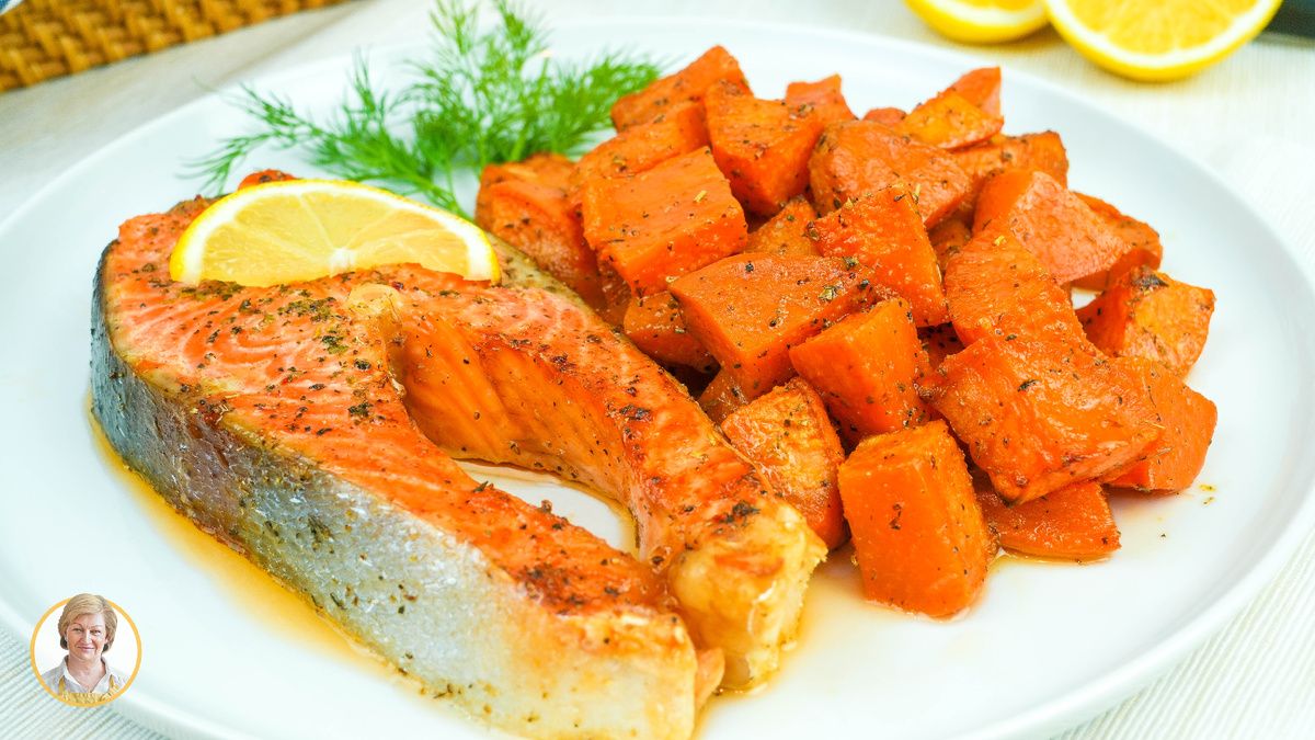 Нежная красная рыба с запеченным бататом