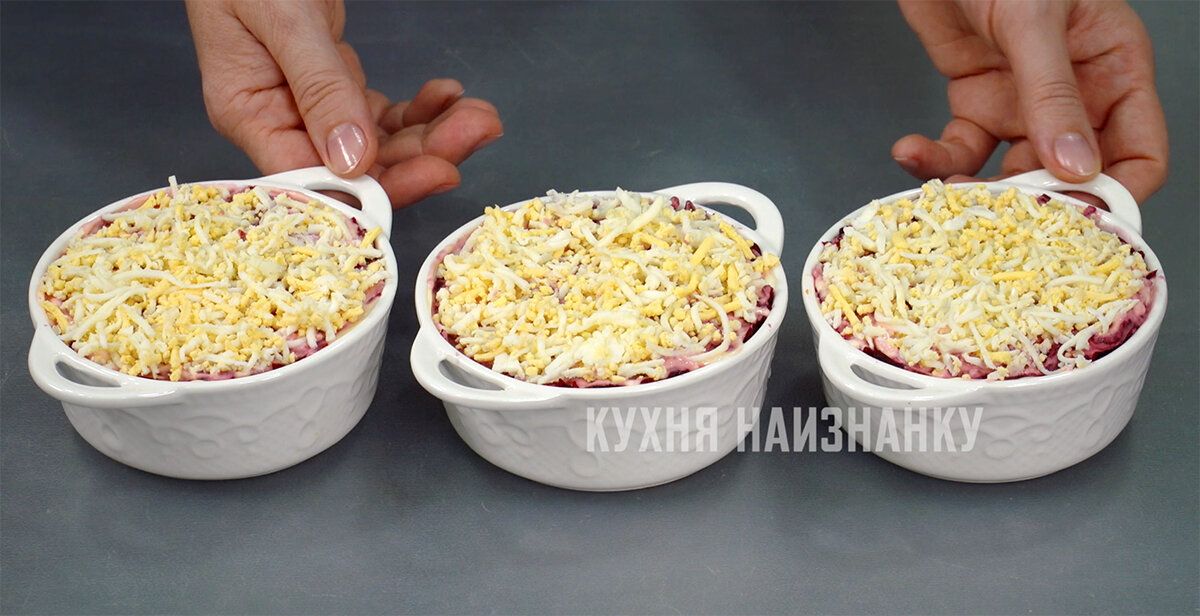 Новый взгляд на любимый салат: Как неожиданное решение мужа обновило рецепт селедки под шубой