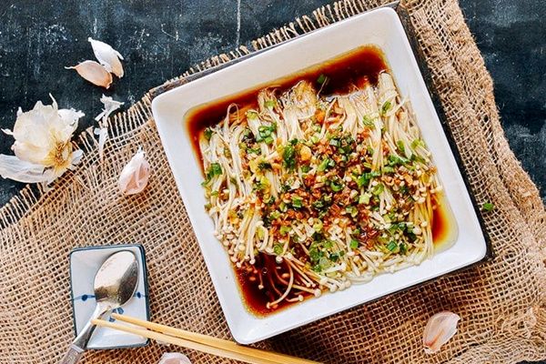 Удивительные грибы эноки: попробуйте китайский рецепт в пикантном соусе