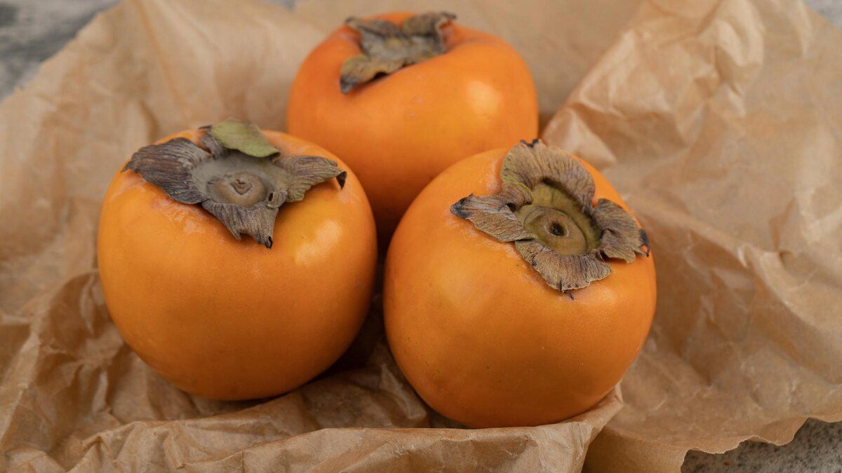 Золотая осень на вашем столе: что дает хурма в холодный сезон