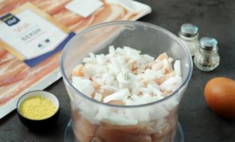 Куриной закуске с беконом найдется место на праздничном столе