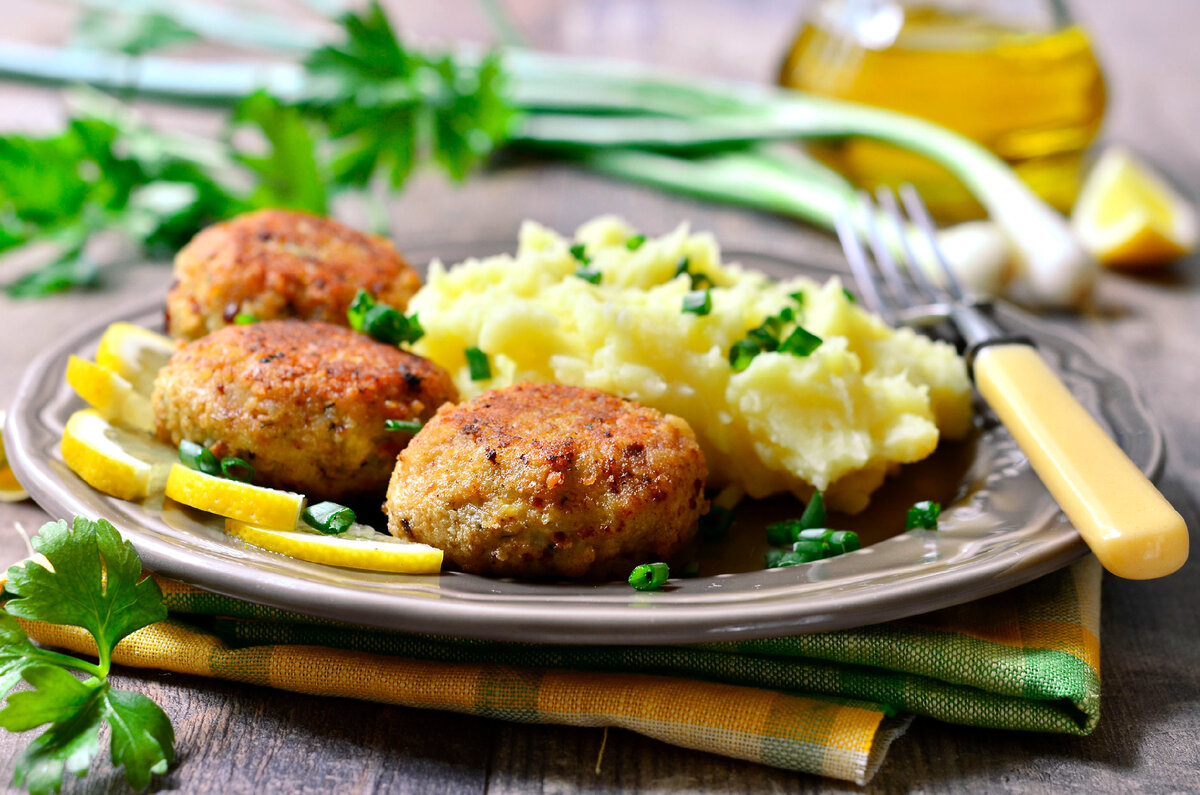 Кулинарный шедевр: нежные котлеты из куриных сердец с овощами