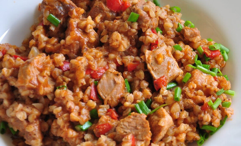 Гречневая каша по-армейски: простой рецепт для всей семьи