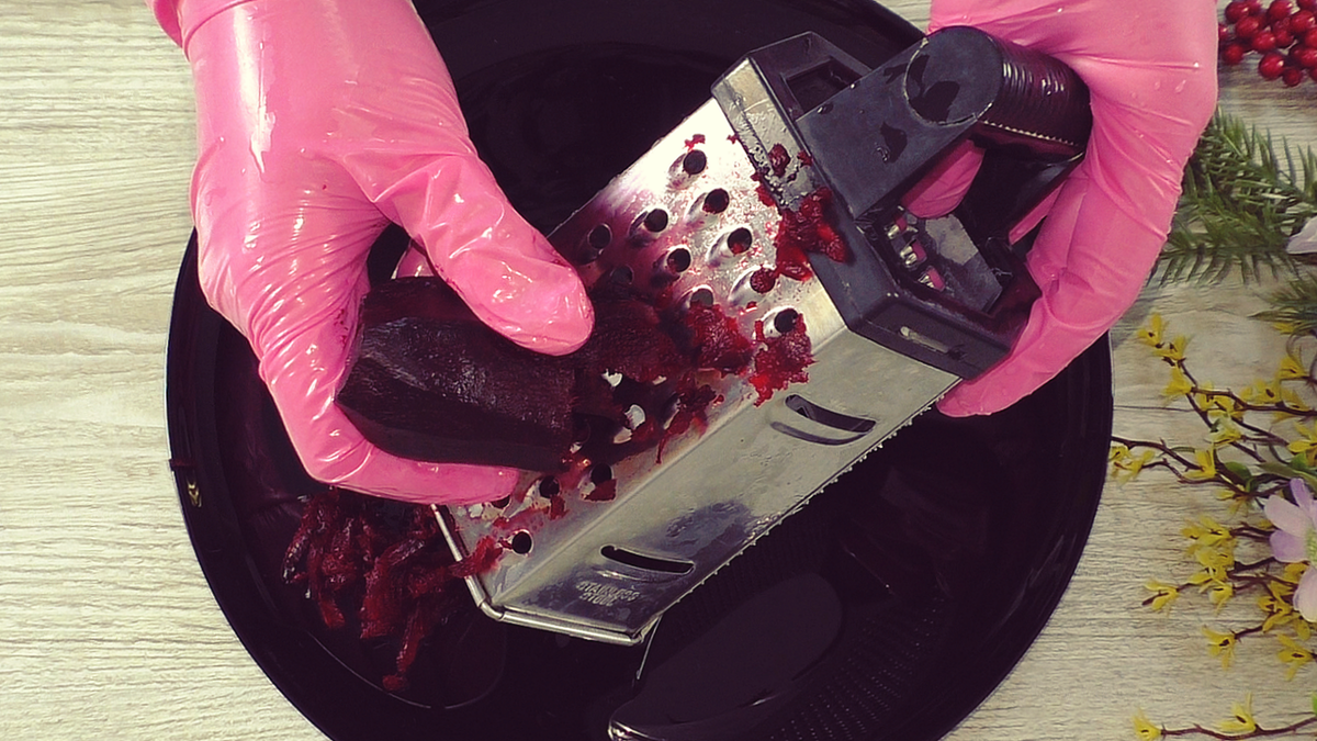 Как приготовить вкусный свекольный салат с яблоком и сухофруктами