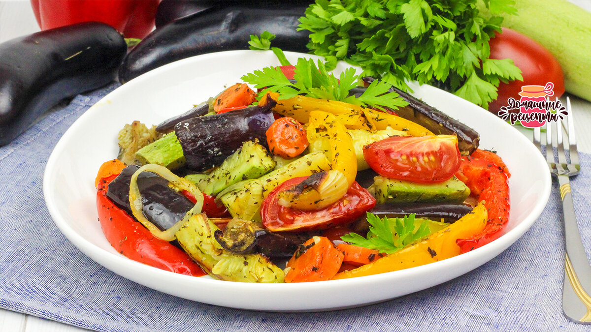Нежные и ароматные баклажаны: запекаем с овощами