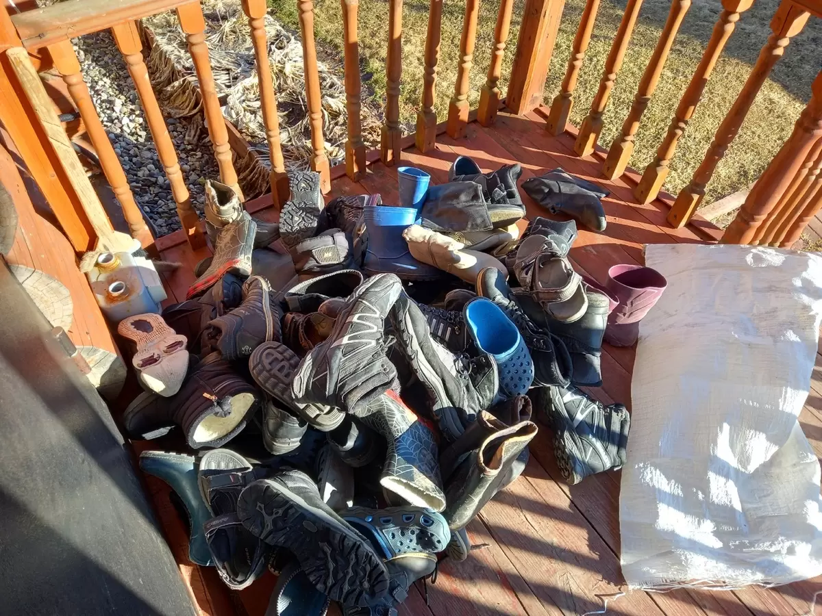 Как избавиться от старой обуви и не разориться на новой: полезные советы