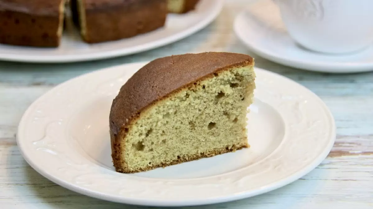 Необычный пирог с халвой для гурманов