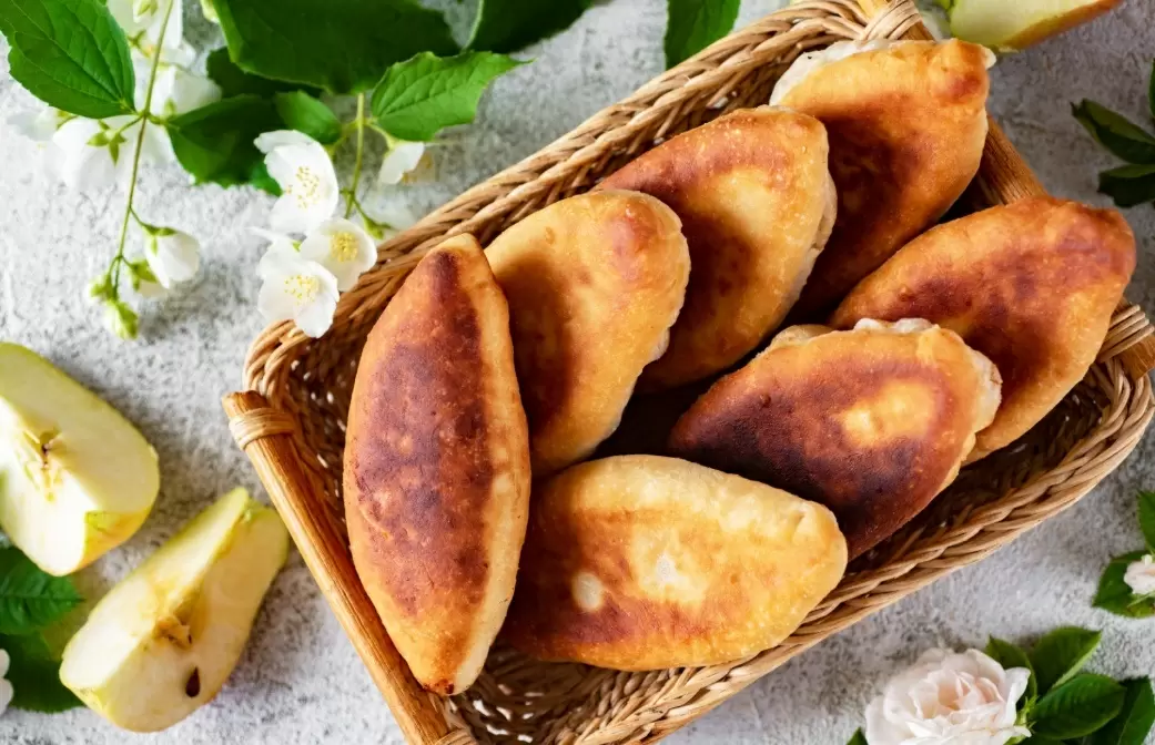 Простые пирожки с яблоками: жареное чудо для вашей кухни