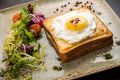 Аппетитные тосты с яичницей и индейкой, которые стоит попробовать