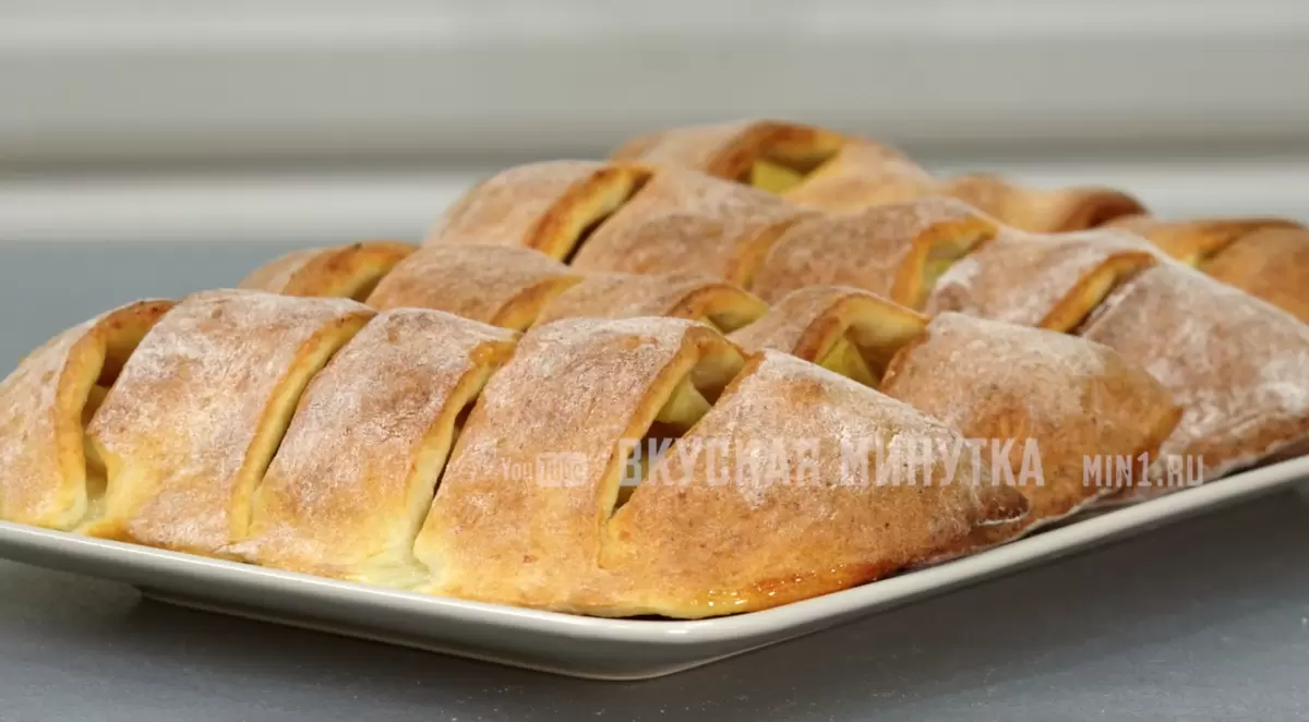 Нежные булочки с яблоками: простая выпечка для уютного чаепития