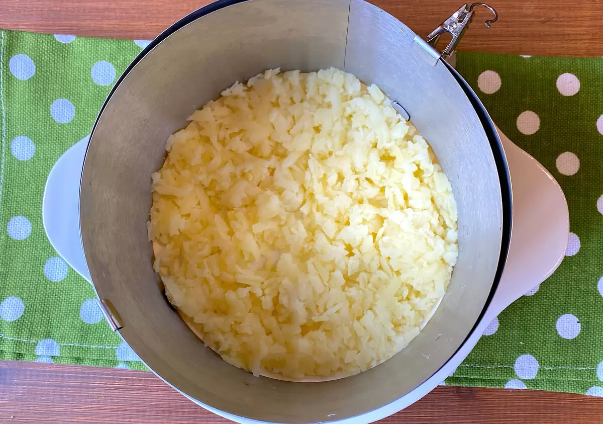 Салат 'Лукошко': нарядное и вкусное угощение для вашего праздничного стола