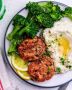 Рецепт ярких куриных котлет с нежным пюре из цветной капусты