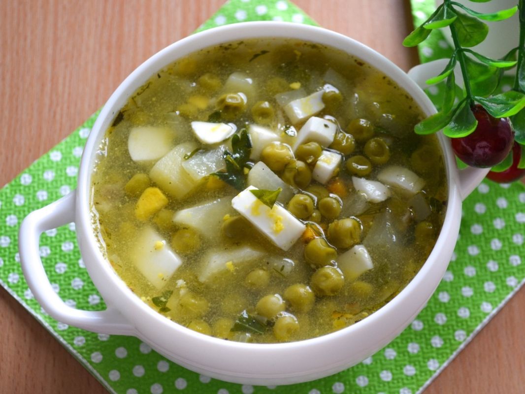 Быстро и вкусно: наваристый суп из консервированного горошка