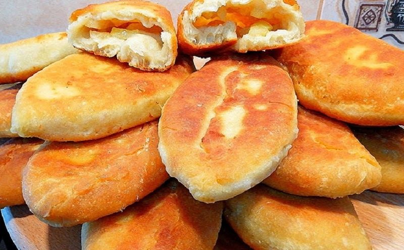 Как приготовить пышные пирожки на кефире и сметане: секреты идеальной выпечки